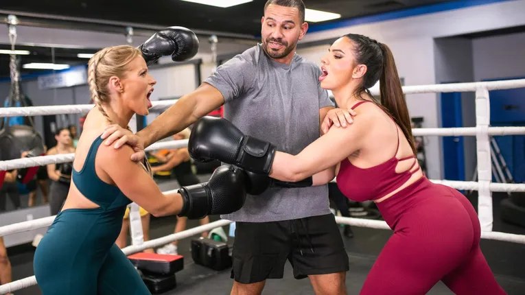 Danielle Renae, Raissa Bellini - A Pair Of Knock-Out MILFs